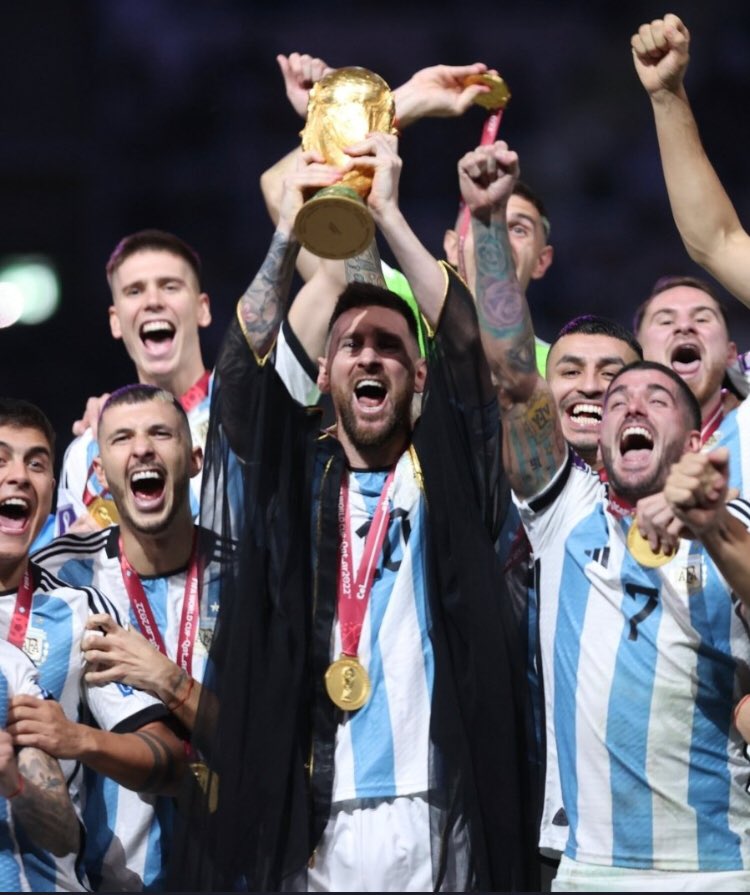 sergi7ms's tweet photo. Ramón García levantando la copa del mundo https://t.co/aF5CfABx82
