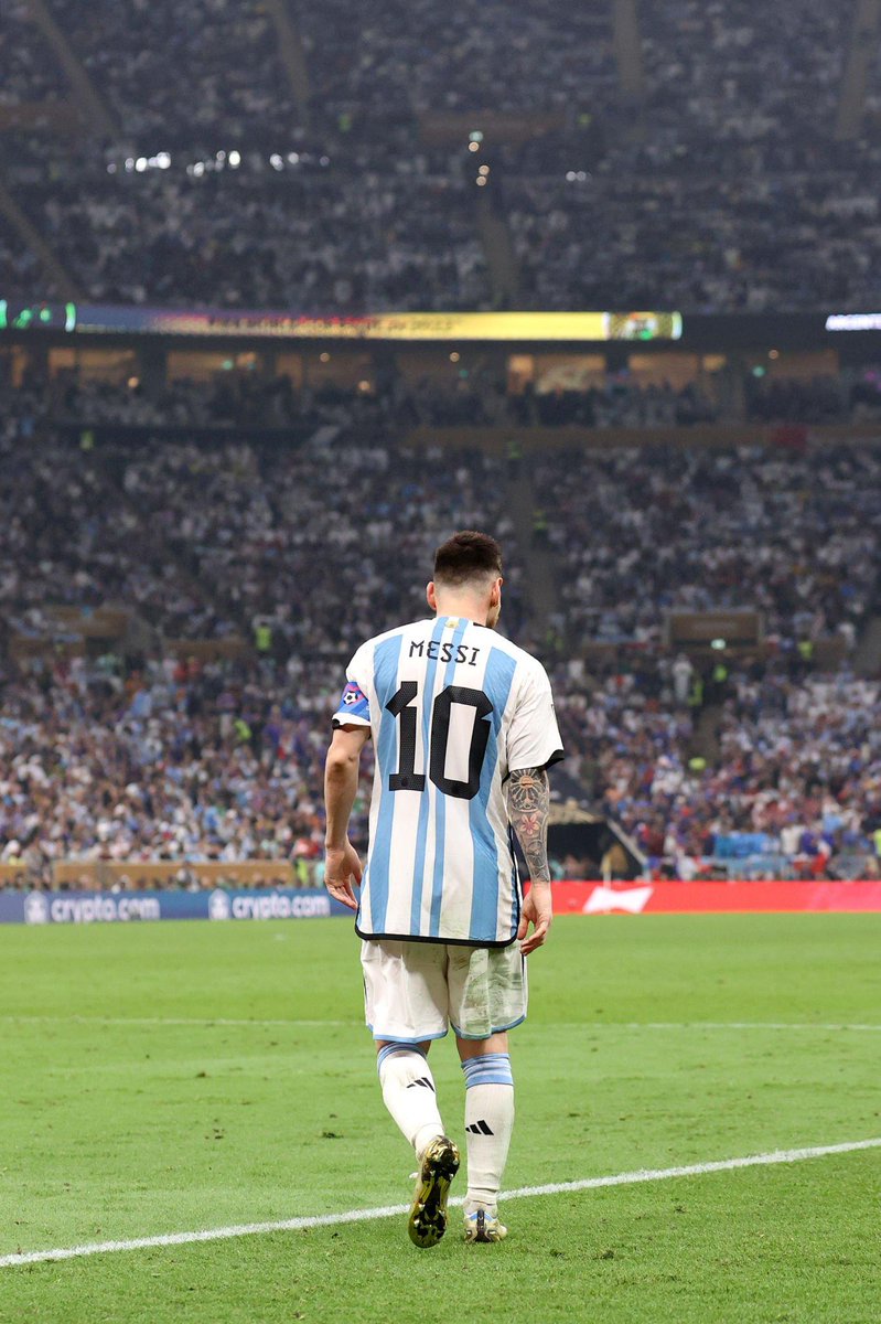 Shrey_____'s tweet photo. @chitraaum @EmmanuelMacron Lionel Messi wins Argentina their first World Cup since Diego Maradona won them the trophy in 1986 FIFA WORLD CUP 🏆 https://t.co/Fdin0Ksiwu