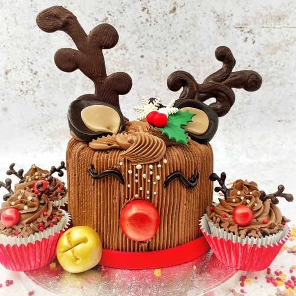𝗥𝘂𝗱𝗼𝗹𝗽𝗵 𝘁𝗵𝗲 𝗿𝗲𝗱 𝗻𝗼𝘀𝗲 𝗥𝗲𝗶𝗻𝗱𝗲𝗲𝗿 🦌 

#rudolph #rudolphtherednosereindeer #themedcakes #christmascakes #customcakes #reindeercake #bespokecakes #familycakecompany