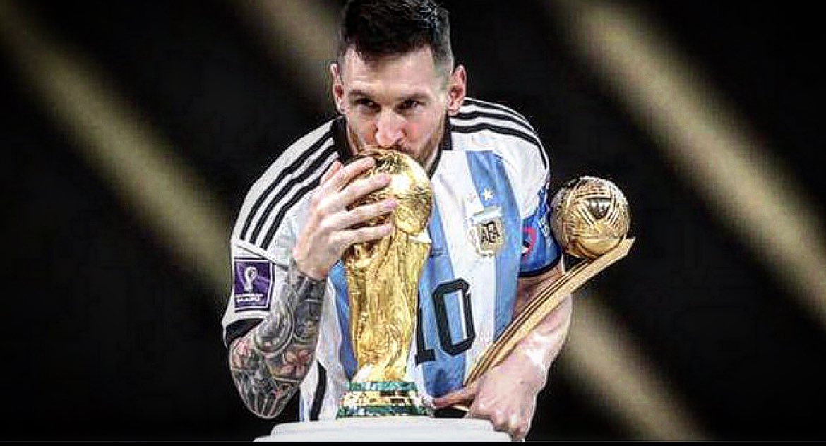 FBiasin's tweet photo. Appena sentita in radio:

“Ora si può dire, #Messi ha superato #Maradona”.

Sei d’accordo?

Parto io: Leo ha fatto qualcosa di immenso, ma l’altro è e sarà sempre “oltre”. https://t.co/RB5pVoVBg9