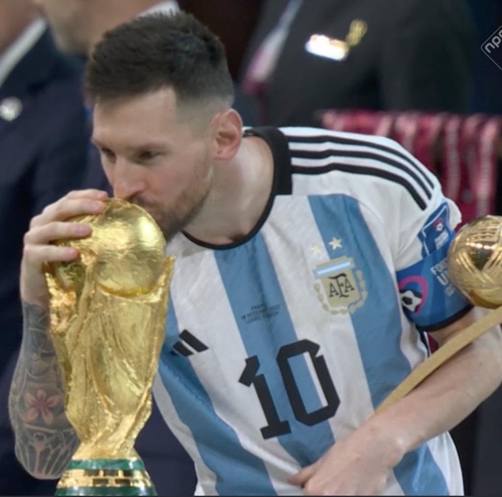 Así es cuando sueñas y luchas por una meta, gracias Messi por regalarnos tanto como ser humano y futbolista