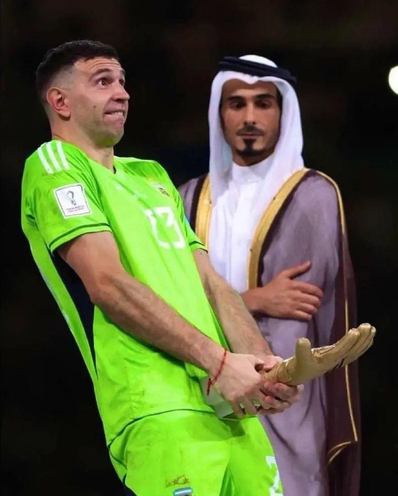 Capture Bizarre® tweet media