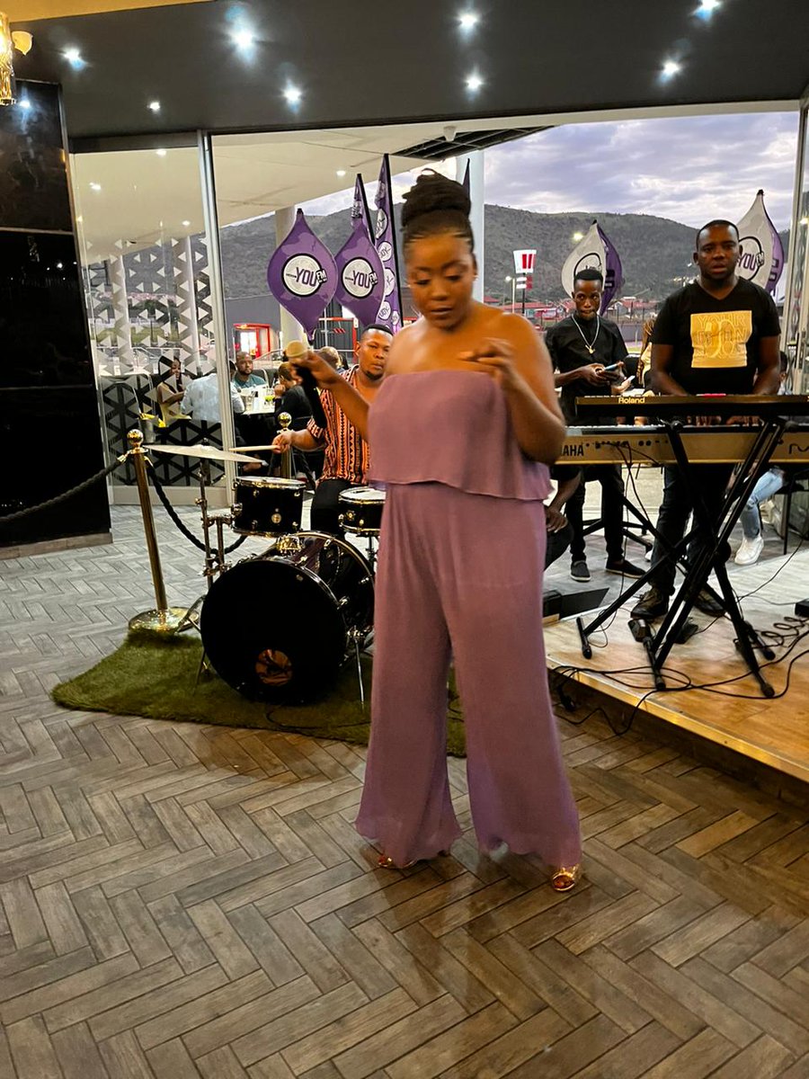 YOUFM898's tweet photo. ZSA known for her Afro pop and Neo Soul music was on another level as she serenaded us with her beautiful voice @voguelounge014 .
#InTuneWithYou
#ADayInDecember
#YouOnAnotherLevel
#YouFMSummerInvasion https://t.co/tfKidji0Zn