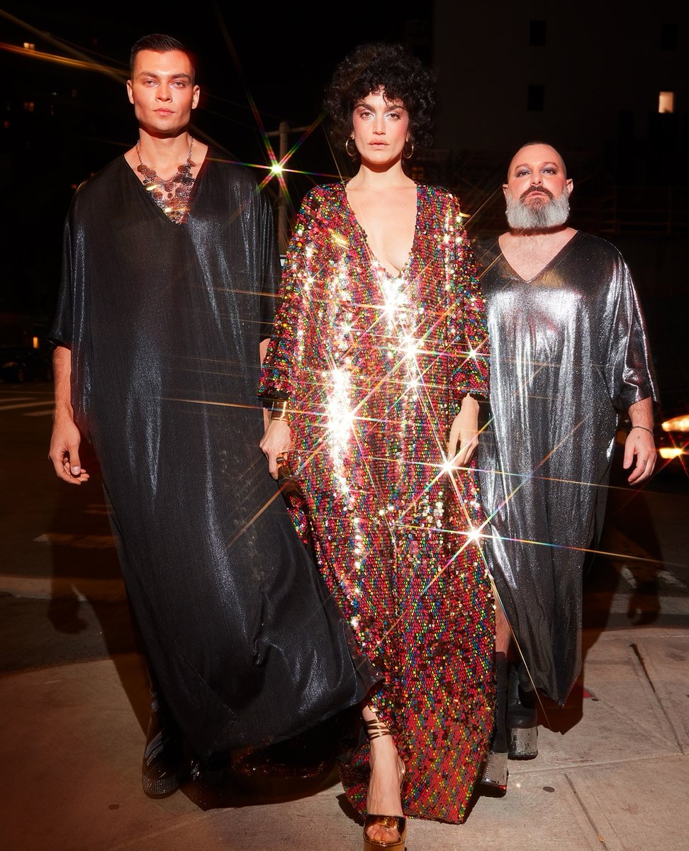 kaftko's tweet photo. Countdown to KIKI... 4 Kaftans &amp; 3 Head Wraps that sparkle and shine drop 12.19 at 10 am Pacific 🪩❤️K https://t.co/jWcQBbkpxy

#kaftan #caftans #caftan #kaftans #discoglam #newyearseveparty #slowfashion #shopsmallbusiness #lgbtq #lgbt #menindresses #kaftkolife https://t.co/1KPCYVKiAZ