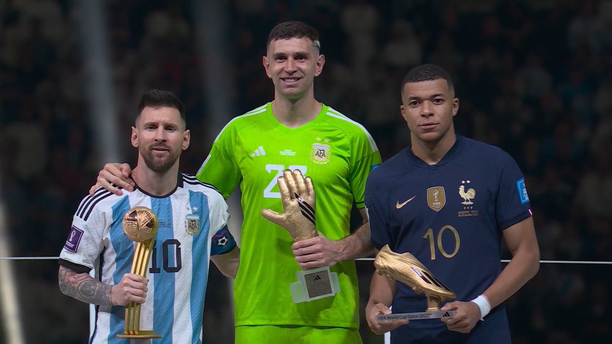 tyagi777's tweet photo. wow! What a match. Messi is God of football. I'll always remember this great match. #LionelMessi𓃵   Also great effort by @KMbappe  And never forgot @emimartinezz1 https://t.co/bJVnEv6BUv