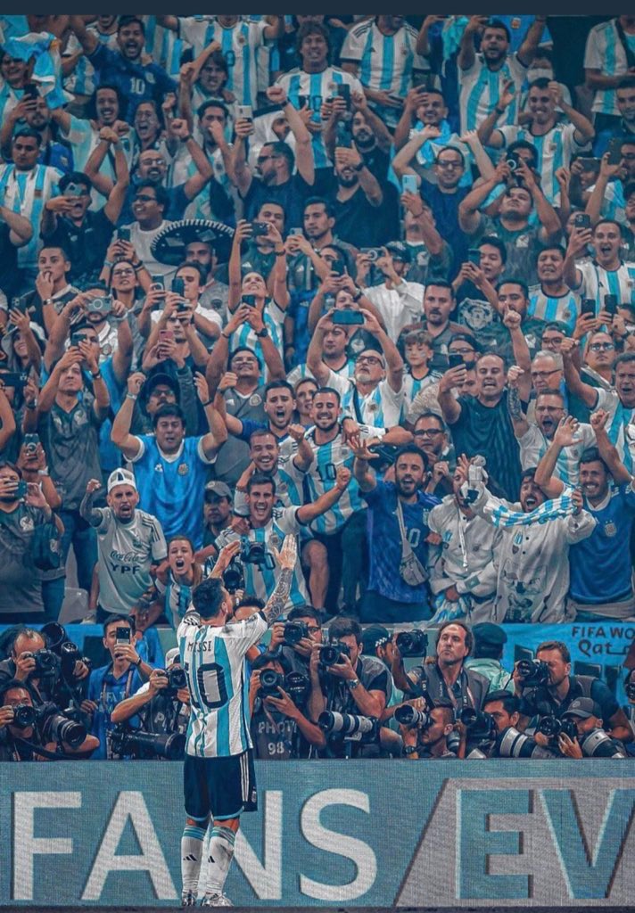 mohmmad_15's tweet photo. #الارجنتين_فرنسا

لن يزاحم ماردونا في قلب كل أرجنتيني إلا ميسي ✋🏻 https://t.co/AQb3mZORFf