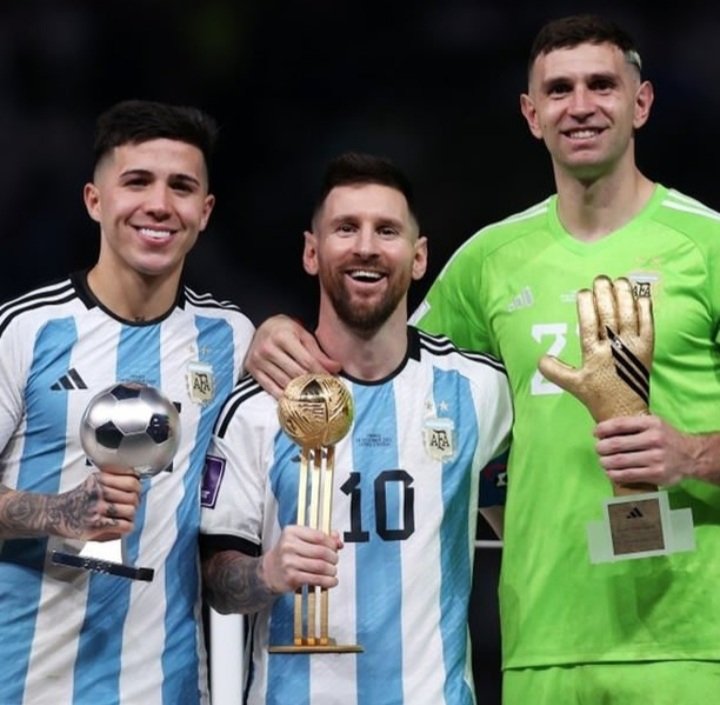 NatyyGalvan's tweet photo. ¡¡SÍ SEÑORES,SOMOS CAMPEONES OTRA VEZ!!👏🏼👏🏼🇦🇷🇦🇷💪🏻💪🏻
#ArgentinaCampeon #FIFAWorldCup #Catar2022 https://t.co/v4jb5khhPH