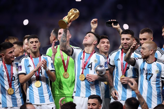 ARGENTINA 3 (4) FRANCIA 3 (2) - Mundial 2022 - Final - Resumen - Video FkSFRZ4XgAEX6Se?format=jpg&name=small