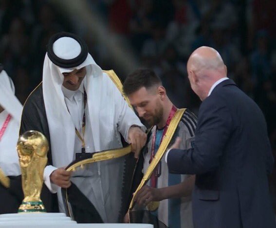 XX1oi's tweet photo. @uae_3G يقولك حتى مسي بيعطونه الجنسيه🤣🤣 https://t.co/Vt5Trv6yBg