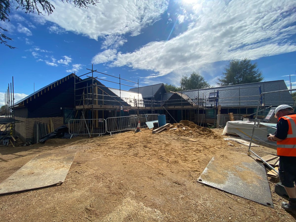 wadedecorator's tweet image. From looking like this on the outside, to looking like this on the inside! Plenty of photos to see below 👇