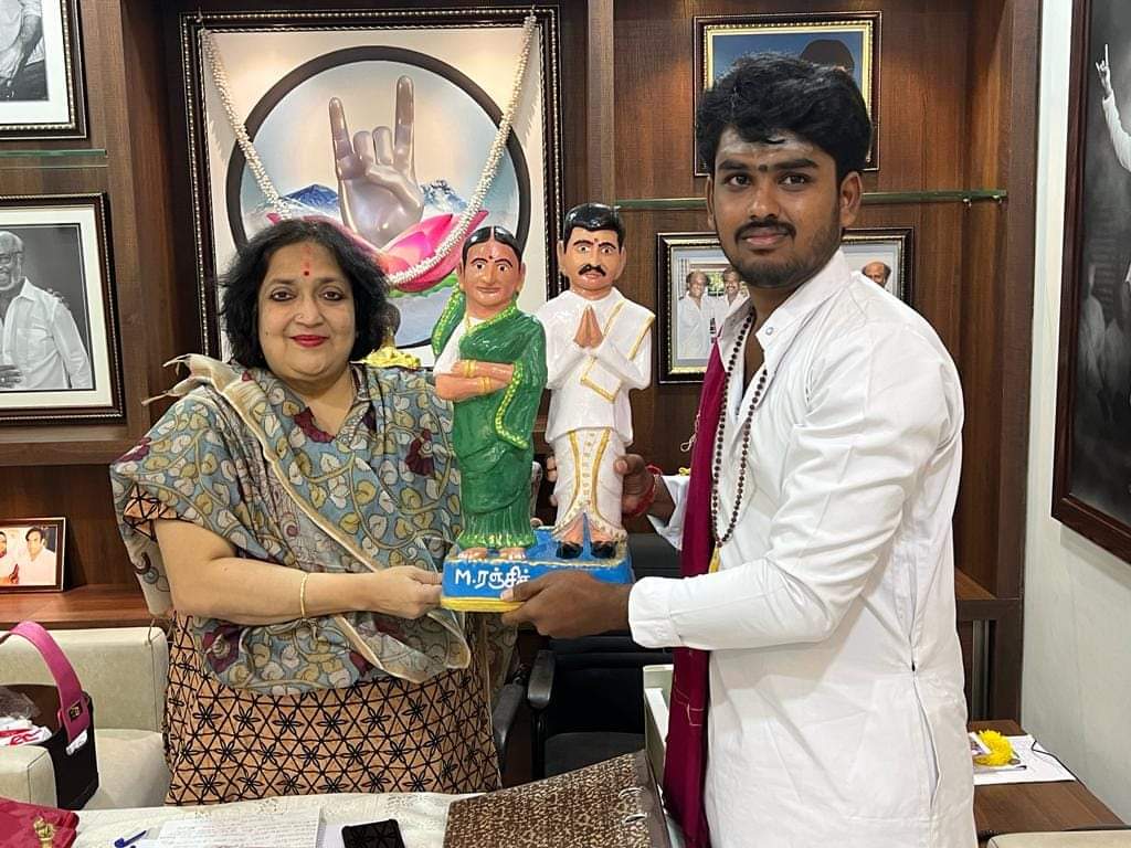 Ranjith1791995's tweet photo. நன்றி ங்க @OfficialLathaRK அம்மா 🙏❤️🤘
தலைவா @rajinikanth உங்களையும் ஒரு நாள் சந்திப்பேன் உங்கள் அழைப்பு வரும் என் உழைப்பு அவசியம் 🙏❤️🤘
@ash_rajinikanth @rajinifans @rsjimz @soundaryaarajni @mayavarathaan #Rajinikanth #BabaRerelase #Jailer https://t.co/3UDr3NyTZV