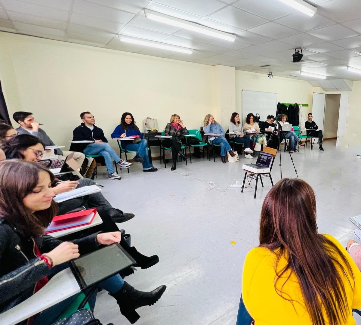 apfrato's tweet photo. 4ª sesión MÁSTER: INNOVACIÓN EDUCATIVA. M. PEDAGÓGICO: "EDUCAR CON 3 Ces". Trabajamos con la C de Competencias.
Un día lleno de aprendizaje, de deconstrucción, de sorpresas, de ilusión y de buenos deseos.
¡Gracias, a por el 2023!
#apfratomáster
#educarcon3ces https://t.co/3uRE8fip86