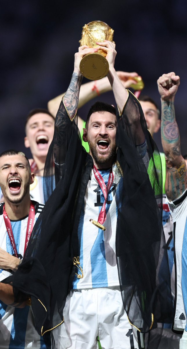 ms_92's tweet photo. واخيراً التاريخ لم يظلم نفسه و ينصف ميسي افضل لاعب بتاريخ كرة القدم…💙
انتهى.. https://t.co/HnLLFvgCrj
