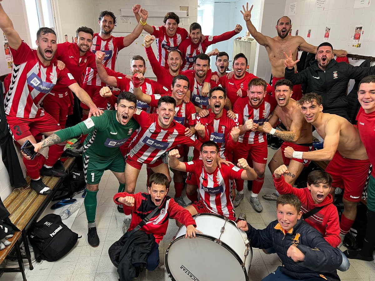 riki_dean's tweet photo. Acabant l'any de futbol així 😍 https://t.co/Fdl3S7lTXp