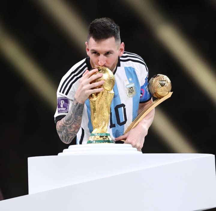 EmbaCubaAGT's tweet photo. ¡Felicidades, Argentina🇦🇷! ¡Qué gran final disfrutamos desde @EmbaCubaAGT. Nuestro abrazo a ese pueblo hermano de la Patria Grande. Con su Victoria de hoy, también en Latinoamérica nos sentimos campeones. https://t.co/hhRNnCbmw2