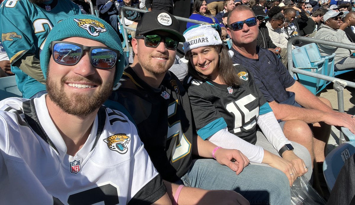 jenhicks's tweet photo. #DUUUVAL 🏈😃 https://t.co/Mz4kK2JsbX