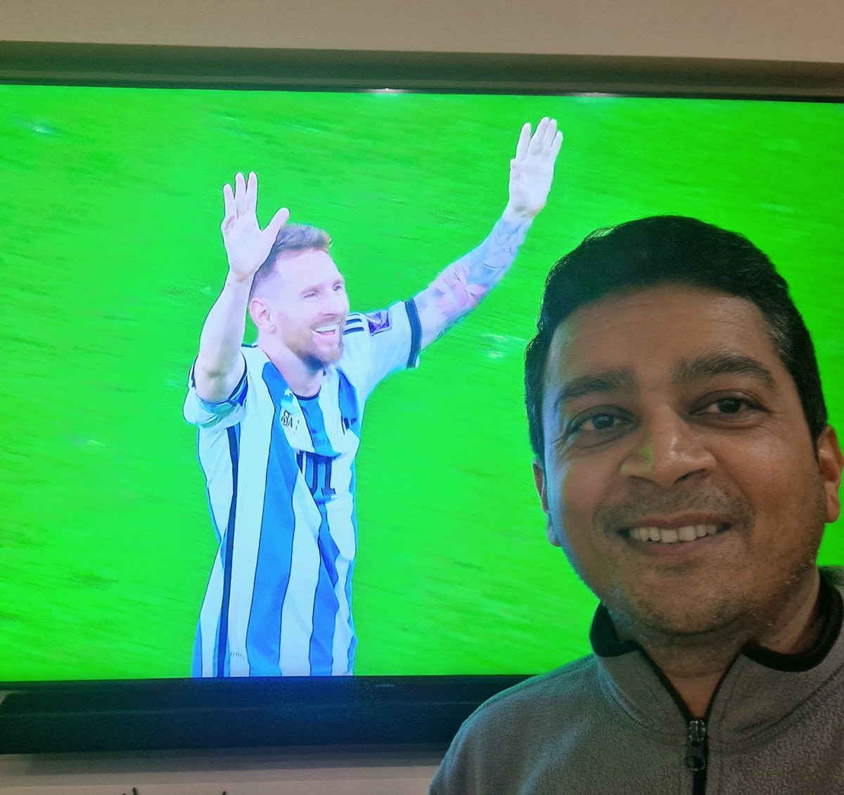 prem9311's tweet photo. Selfie with Messi!! He looks happy. Congratulations Argentina on winning the World Cup!! https://t.co/kA4LRw4lrr
