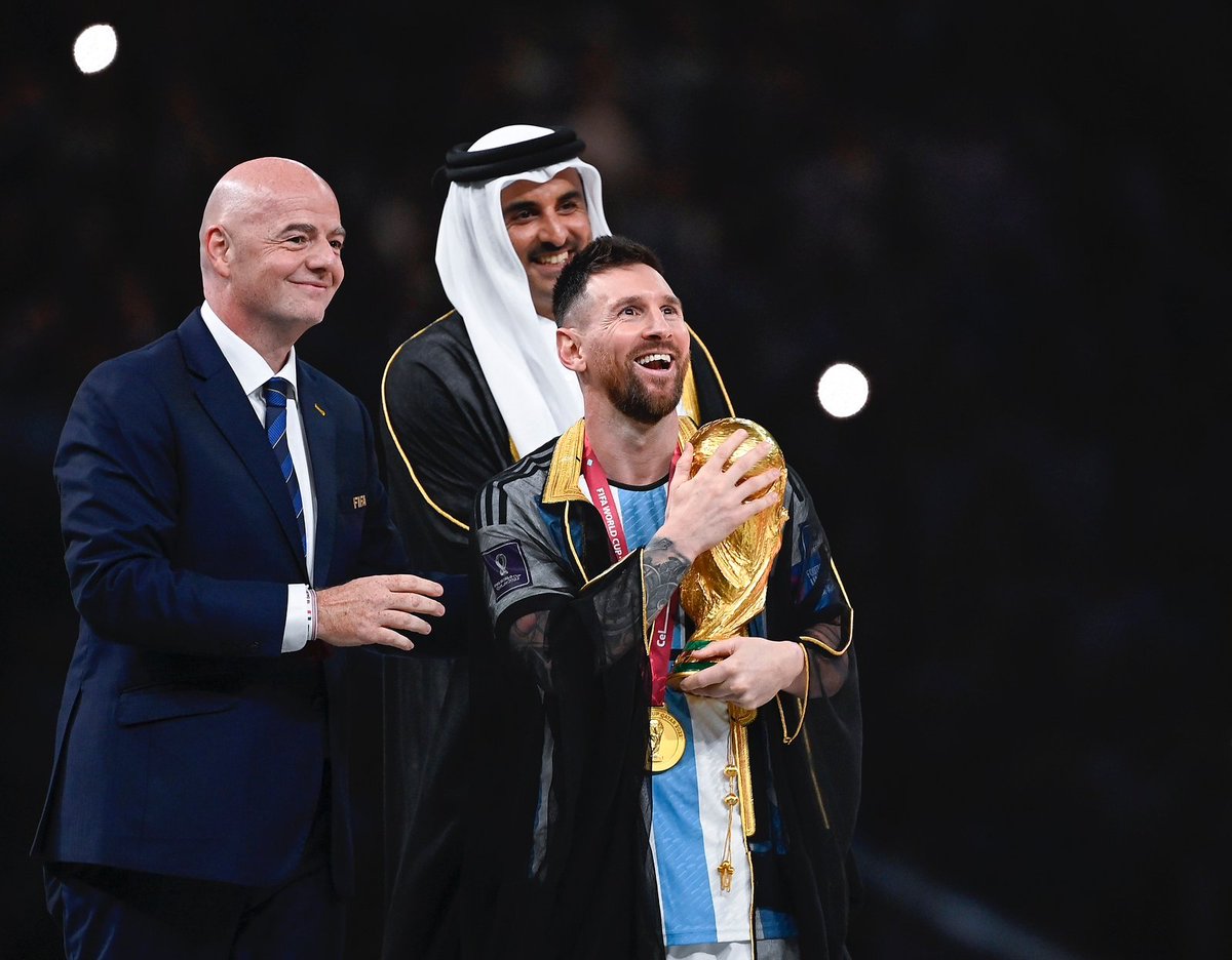 Saudi_Gazette's tweet photo. Sheikh Lionel #Messi #WorldCup2022 https://t.co/ngIy0zf73v
