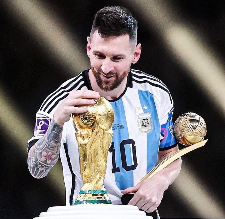 SamCarp912's tweet photo. La foto que más deseaba algún día subir a esta cuenta, al fin puedo decir que el sueño se logró 🥹🥲🇦🇷🏆🥇 https://t.co/QAEIIQdUTQ
