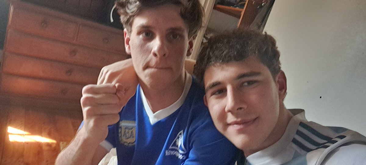 lucasrossignoli's tweet photo. El mejor dia de mi vida, con un hermano de toda la vida. Soy la persona mas feliz del mundo, el mejor año de mi vida en todos los aspectos. Me caigo a pedazos escribiendo esto, pero este dia, estas cosas no me las olvido nunca . Que linda la gente que elegi para tener cerca♡♡ https://t.co/TnNbPaZacG
