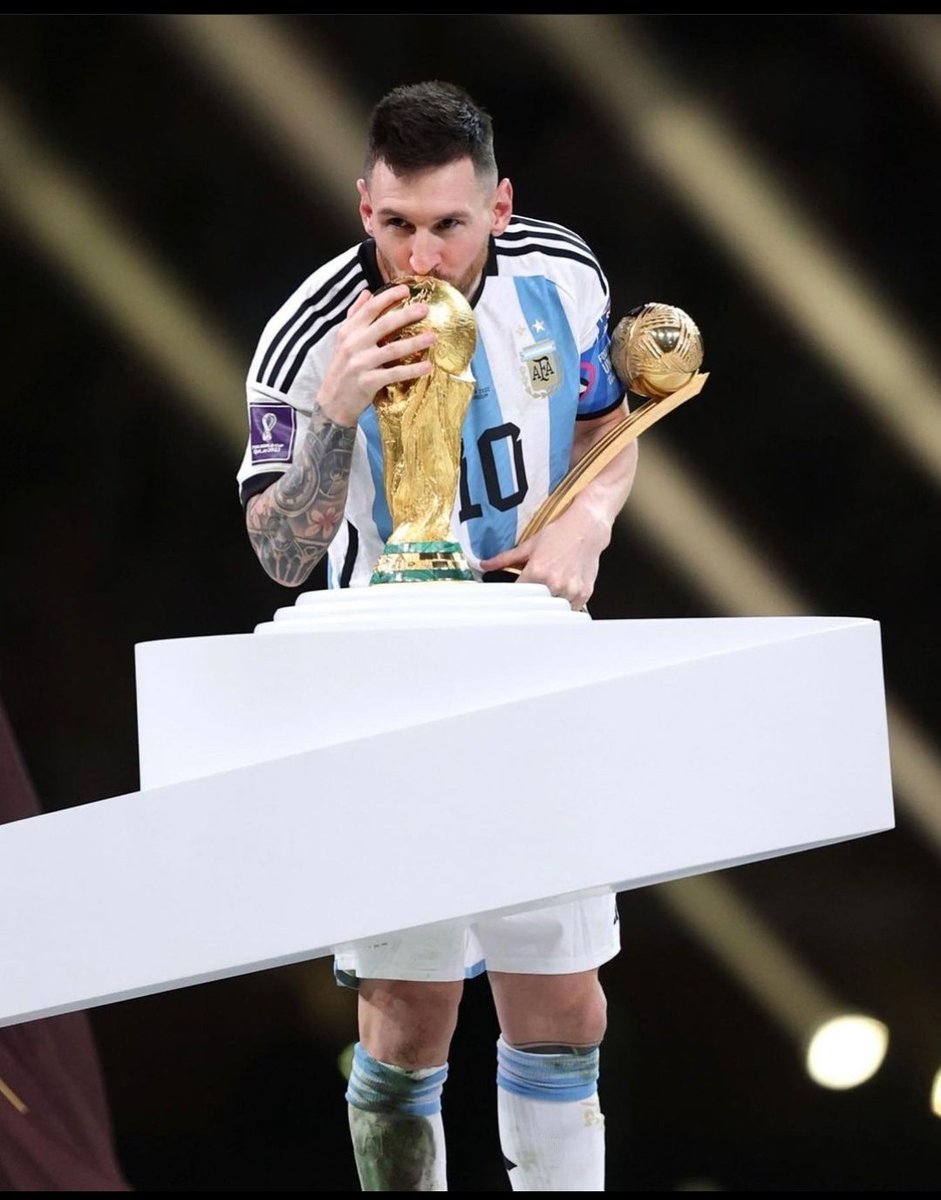 rahulc_01's tweet photo. I just witnessed a history in it's making...
Now i have a story to tell to my kids.. 
Thank you #Messi𓃵 
#WorldCupFinal #GOAT𓃵 https://t.co/ZcszIGANVx