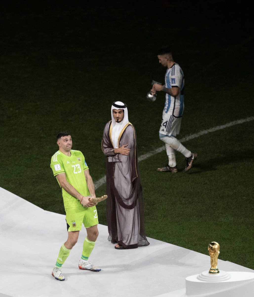 DZFOOTBALLDZ's tweet photo. La honte en une image 🤮 https://t.co/wOtyQ4eRH1