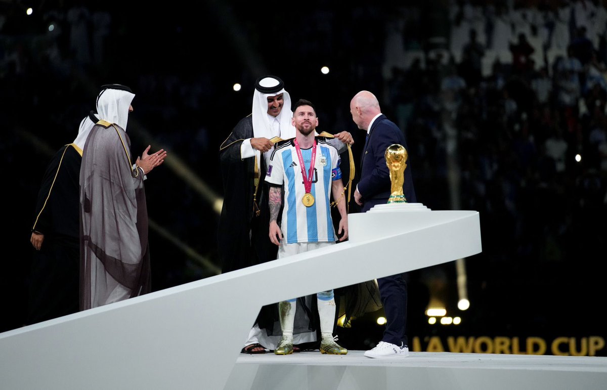 ARG4ARB's tweet photo. الأرجنتين تحتفل باللقب بالبشت العربي 🙏🇦🇷. https://t.co/sYv7a4BKxs