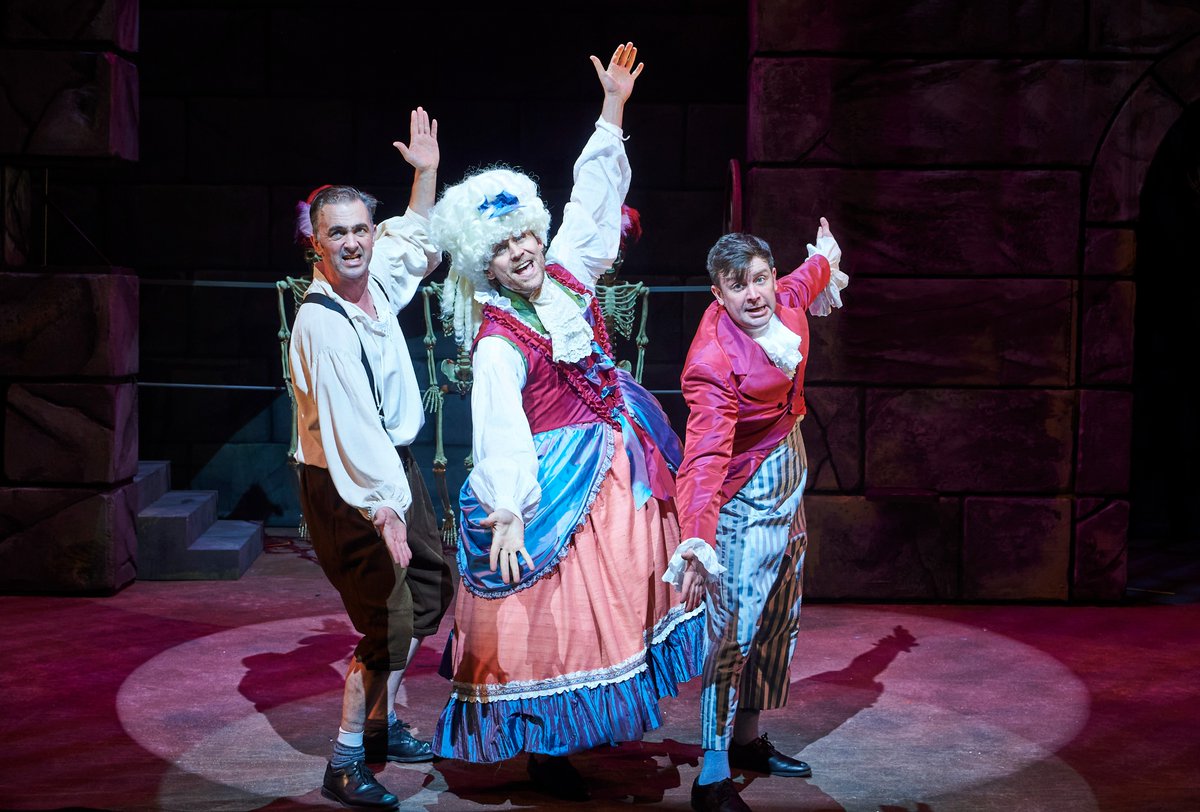 TONIGHT! 📺 

The Rep's hit production of The Play What I Wrote, starring Tom Hiddleston, broadcasts on BBC Four at 8pm: bbc.in/3APNN9m