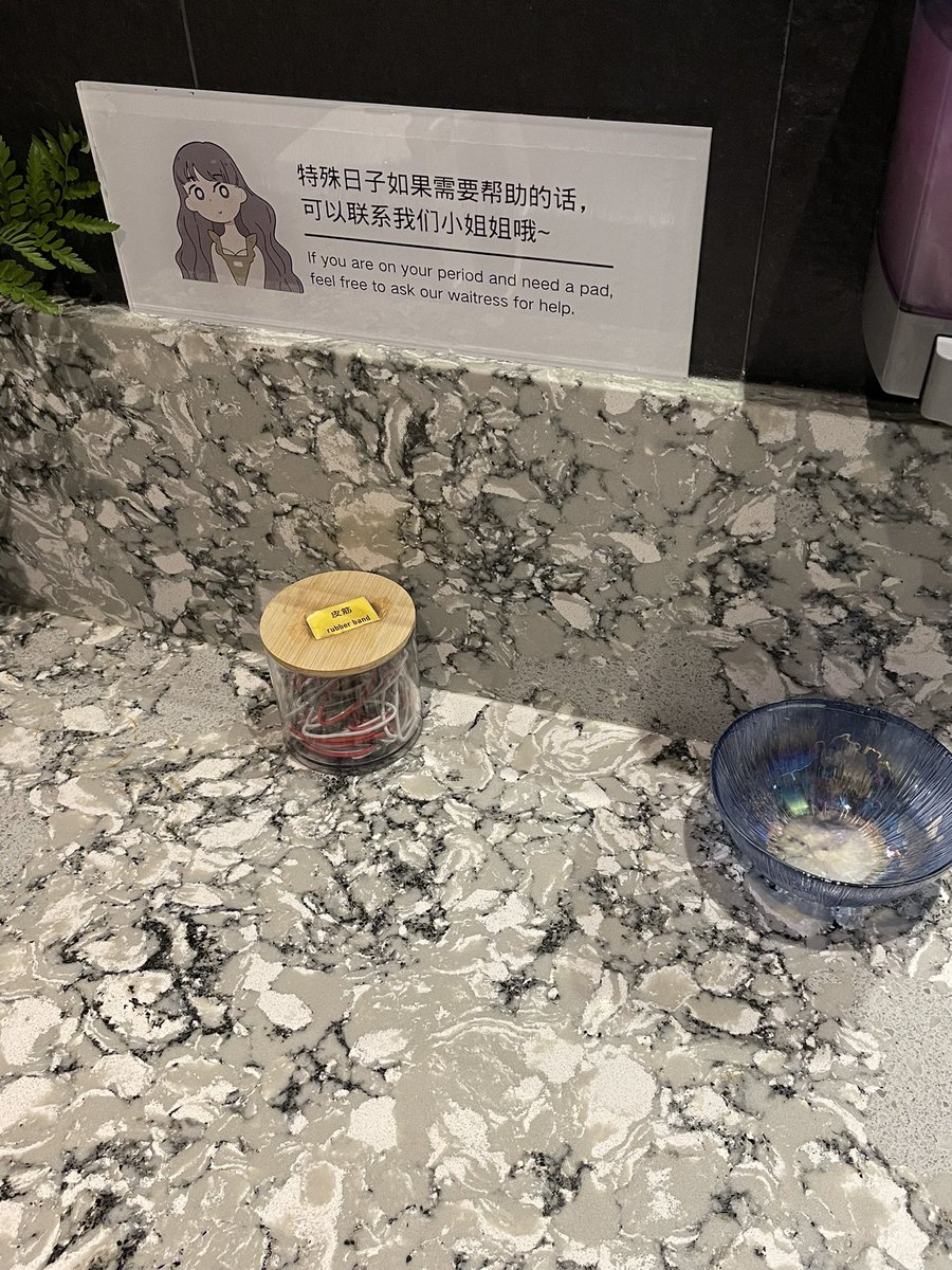luoyuwei's tweet photo. 等等，我是不是进错洗手间了 https://t.co/0scR6BfNdZ