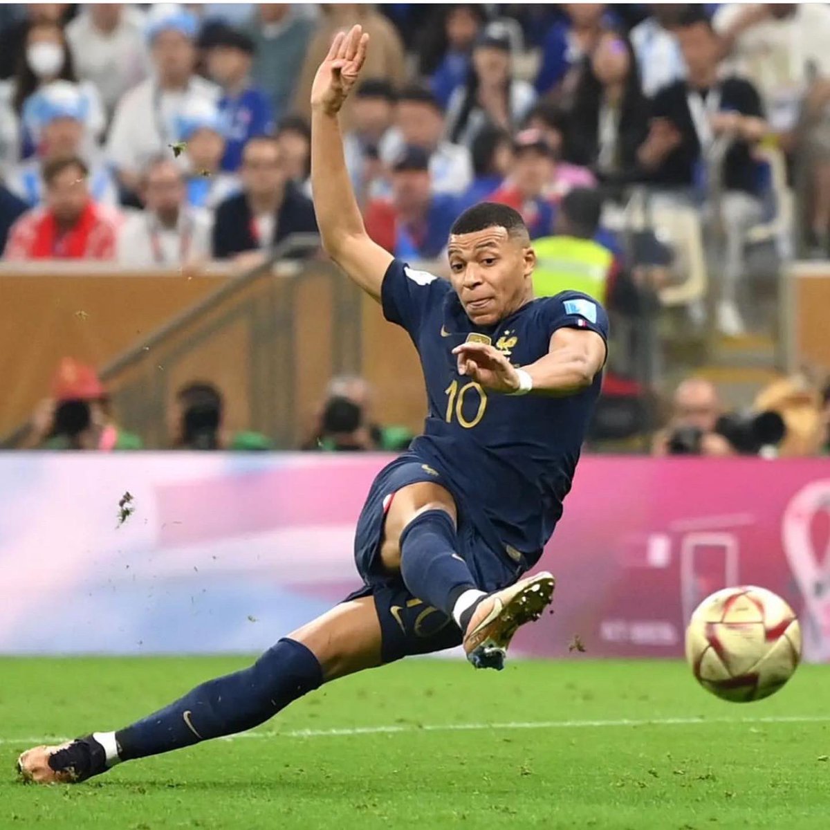 Macnetwork1's tweet photo. He may have lost but he gave us a good run for the money.. ⭐️
the risen GOAT 😉 
What do you think 🤔?

#kylianmbappe
#macnetwork
#goldenbootwinner https://t.co/ZcxnhPOiro