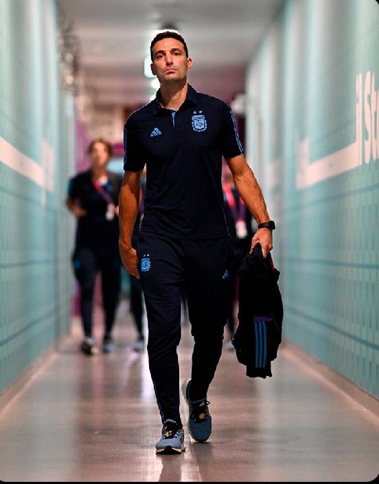 En silencio, sin hacer ningún ruido, ha sabido llevar a Argentina a lo más alto. Enhorabuena!