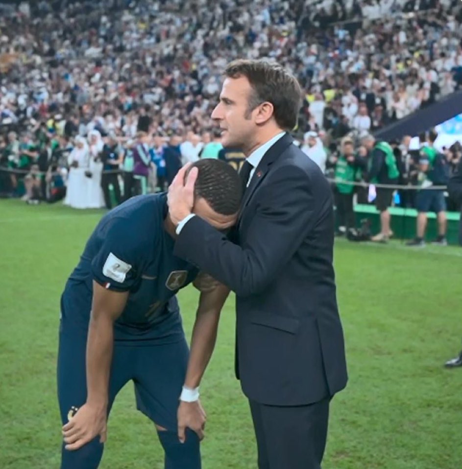 TraduisonsLes's tweet image. « Non, Kylian. On ne pouvait pas utiliser le 49.3 pour gagner en finale »