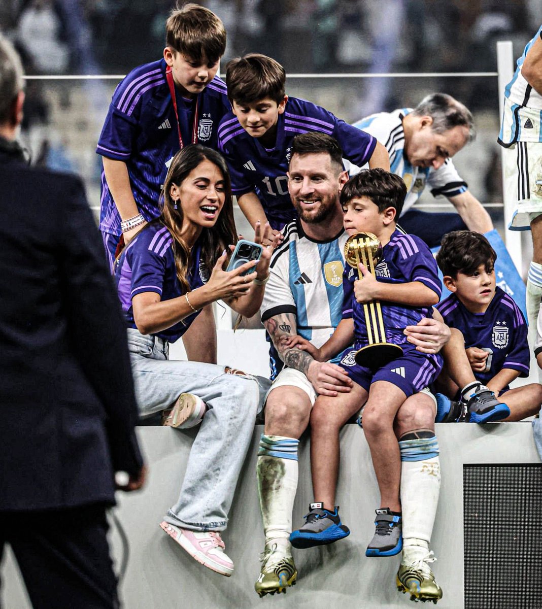 SiaranBolaLive's tweet photo. MESSI SUPPORT SYSTEM ❤ https://t.co/xKbmLP6xj4