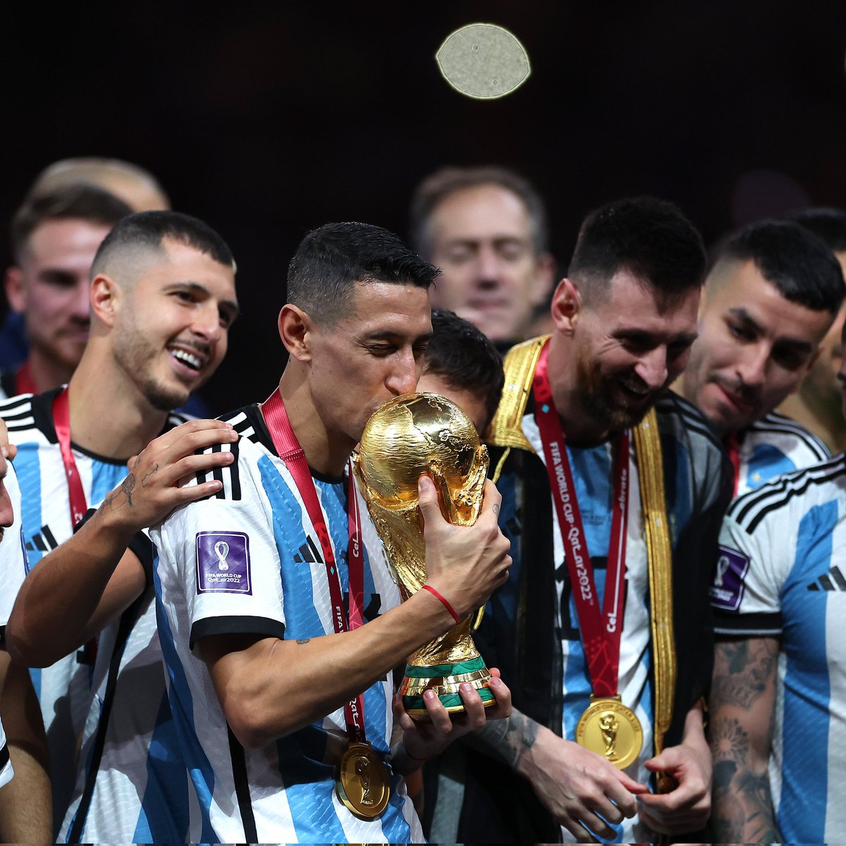 juventusfces's tweet photo. 🙌 Juventus es el equipo con más futbolistas que levantaron la #CopaMundialFIFA 

2️⃣7️⃣ en total 🏆 https://t.co/W9s9cxb60W