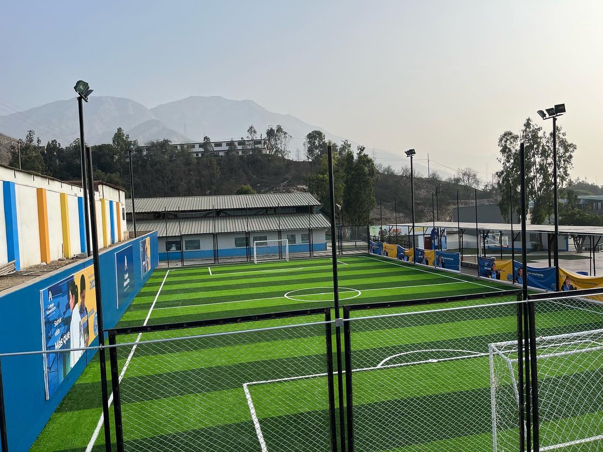 ColegioUnion's tweet photo. 👉 NEWS: En el marco de la Graduación 2022 anoche se inauguró una nueva cancha de grass sintético para beneficio de la gran familia del Colegio Unión. ⚽️🥅

#ColegioUnión #EstoEsEA #GrassSintético #ColegioSaludable #MásQueEnseñanza https://t.co/ill1MZHo8j