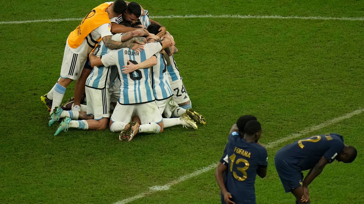 usetvgof's tweet photo. Argentina players celebrate their World Cup win on penalties as France players stand dejected https://t.co/AOjeV2vf5Y