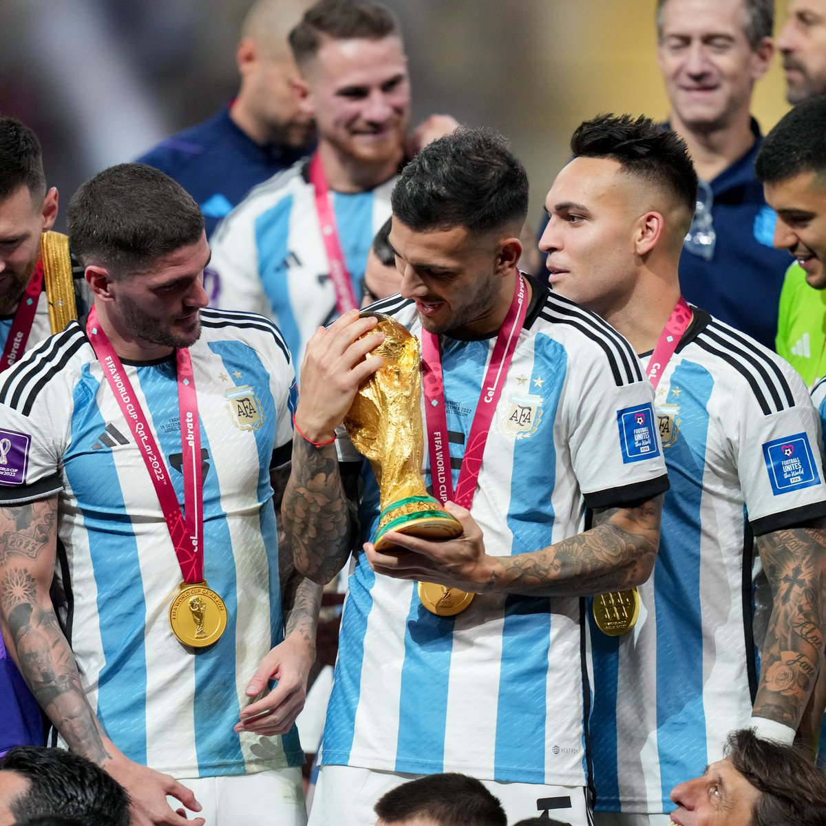 juventusfces's tweet photo. 🙌 Juventus es el equipo con más futbolistas que levantaron la #CopaMundialFIFA 

2️⃣7️⃣ en total 🏆 https://t.co/W9s9cxb60W