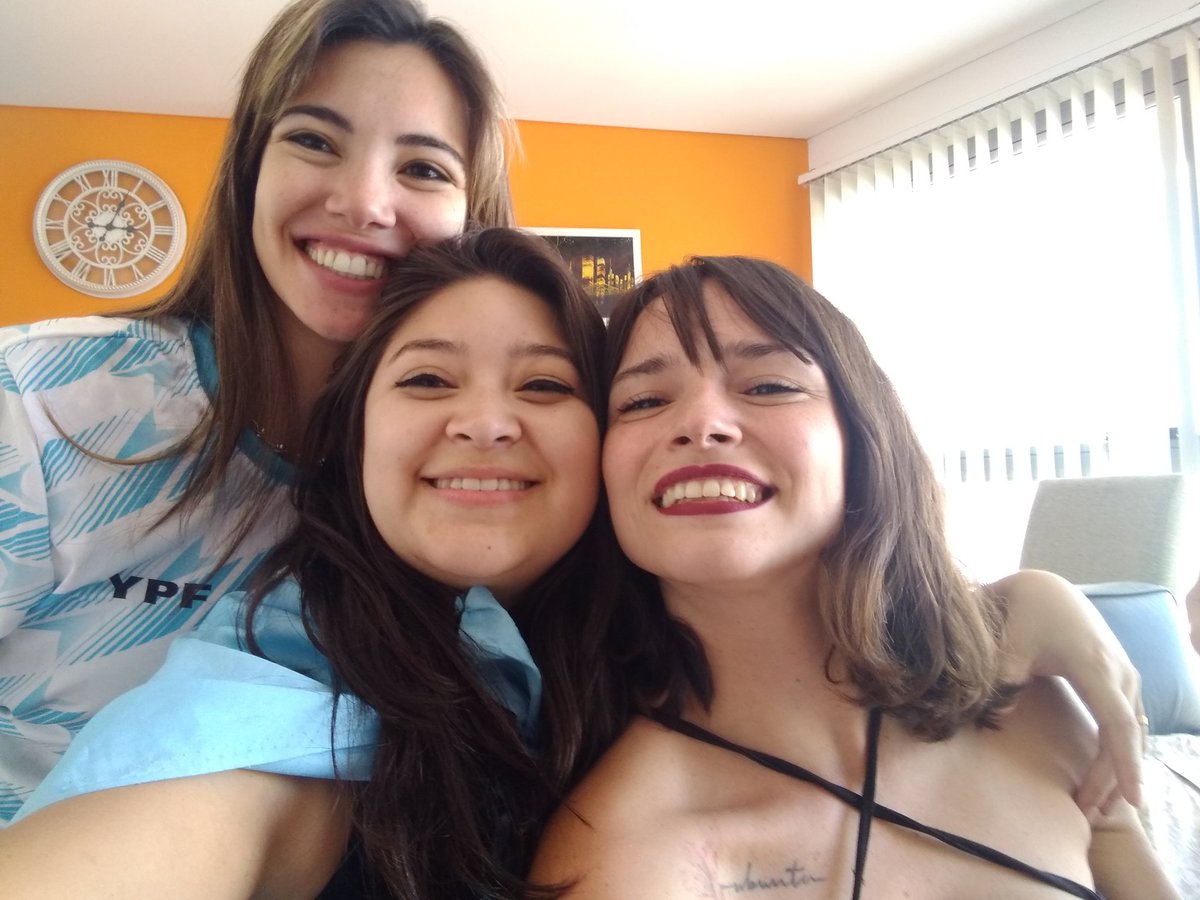 CotiRodriguez's tweet image. Con ellas desde el segundo partido!
#cabala
Somos campeones del mundo!!!! 
#Argentina