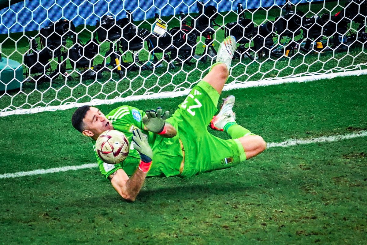 🇦🇷 ARGENTINA ES CAMPEÓN DEL MUNDO 🇦🇷 

🏆 Si de amor de trata, aquí estamos ❤️‍🔥

Gracias capitán y a todo el equipo por esta alegría para el pueblo argentino. En el rincón del mundo en que estemos el abrazo será eterno.