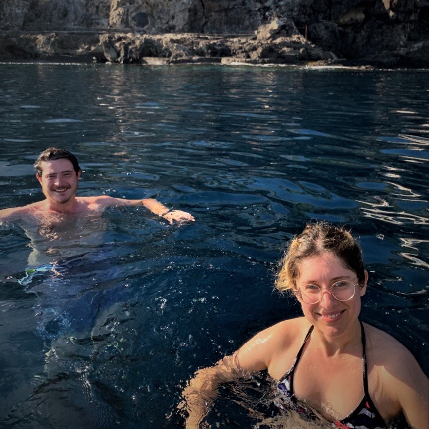 marenostrumdive's tweet photo. It's still 𝐃𝐞𝐜𝐞𝐦𝐛𝐞𝐫 𝐃𝐢𝐯𝐢𝐧𝐠 𝐢𝐧 𝐔𝐬𝐭𝐢𝐜𝐚, with more individual scuba training for a student choosing to complete her OWD course on the island benefiting customized services. Water temperature is getting cooler yet no one is complaining... look at those bathing! https://t.co/sYTGZY9ls3