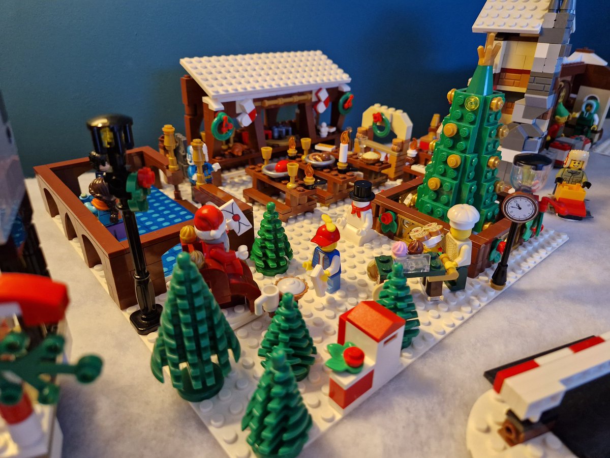 buttonmoon21's tweet photo. @SimBadd64 @LEGO_Group I have a similar love for Christmas Lego! Recently, a pupil ruined my day by pointing out that an ice rink should be white, not blue. #legofail #true https://t.co/tzD5tWYdia