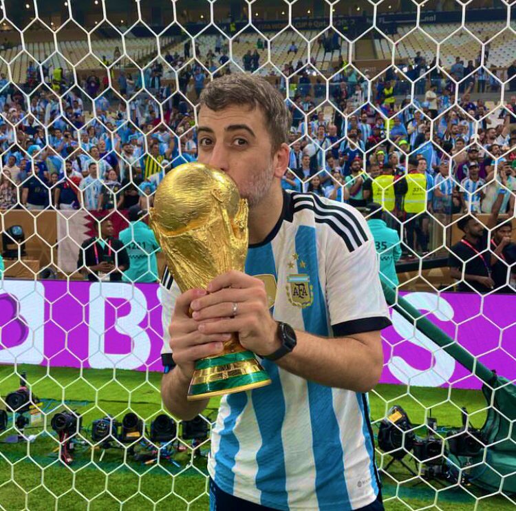 🇦🇷ARGENTINA CAMPEÓN DE LA COPA MUNDIAL DE LA FIFA QATAR 2022 ⚽️

¡Felicitaciones Luciano Spena <a href="/licspena/">Luciano Spena</a>!🏅👏

Es un orgullo para la Universidad de Morón que el Director de nuestra Lic. en Nutrición sea el nutricionista de nuestros campeones. 🏆

Gracias <a href="/Argentina/">🇦🇷 Selección Argentina ⭐⭐⭐</a> &amp; <a href="/afa/">AFA</a>.