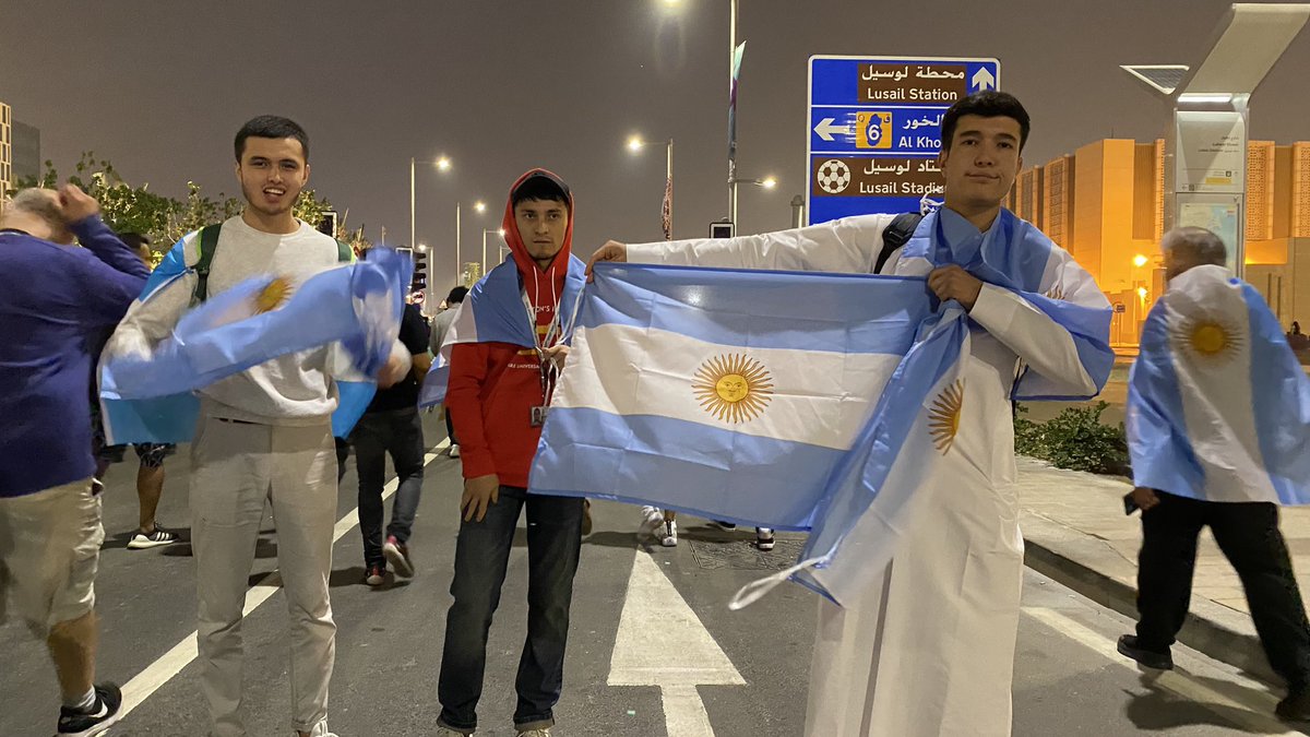 EricNjiiru's tweet photo. 📸🇦🇷Argentina fans enjoying every moment #FIFAWorldCup #EricInQatar https://t.co/SjaMooWVw9