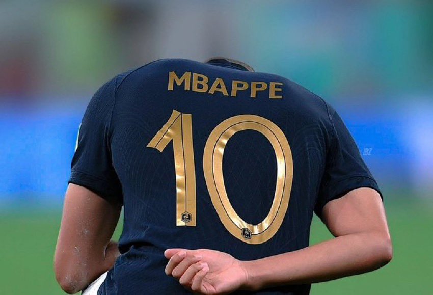kamanmpo's tweet photo. Respecter cet homme: Kylian Mbappé. L’un des plus grands joueurs de l’histoire à seulement 23 ans. Il a fait une performance historique dans le plus grand match de l’histoire 🐐😪 https://t.co/wZFlUZZNoA