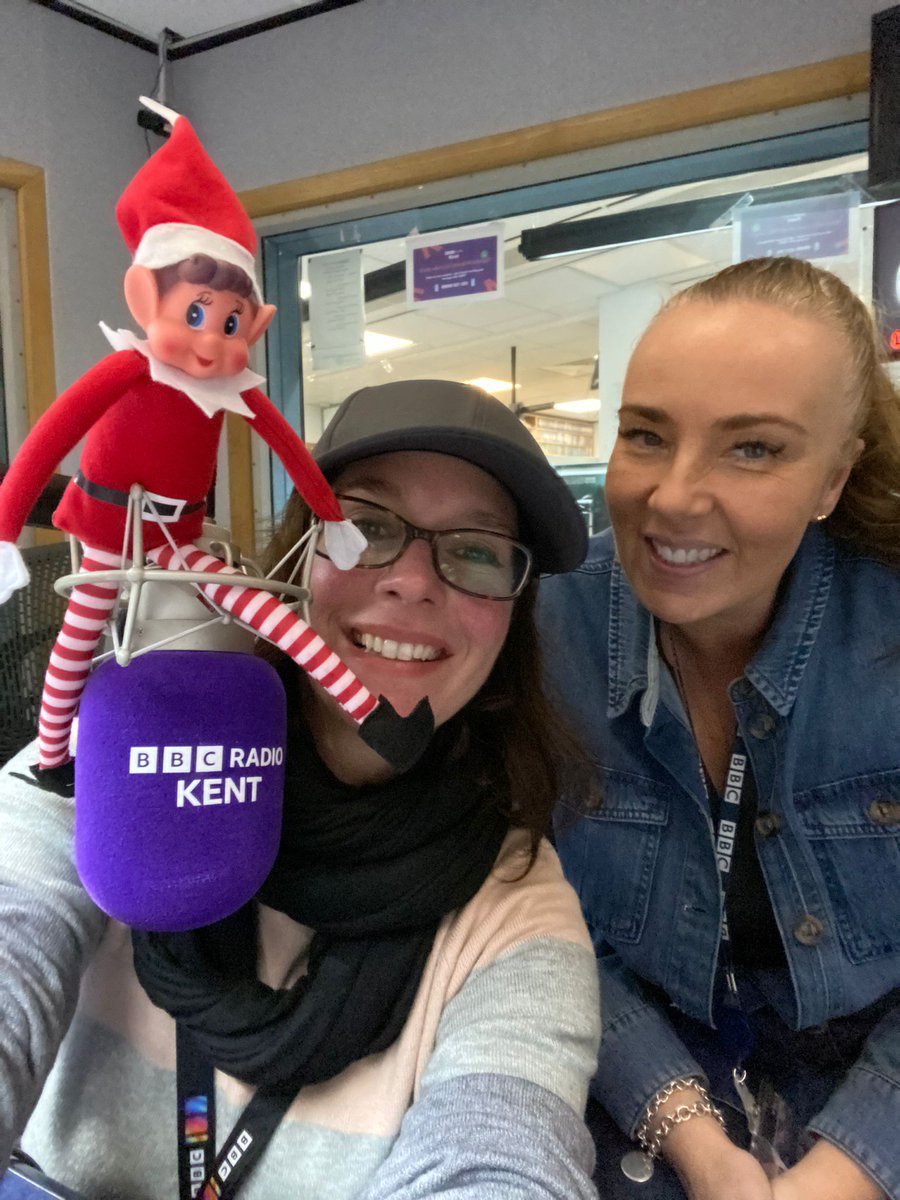 Thank you for your company every Sunday afternoon <a href="/BBCRadioKent/">BBC Kent</a> #selfiewithanelfie Shall we do it again in 2023? Merry Christmas everyone, it's been a pleasure <a href="/AnitraIrrera/">Anitra Irrera</a> xx