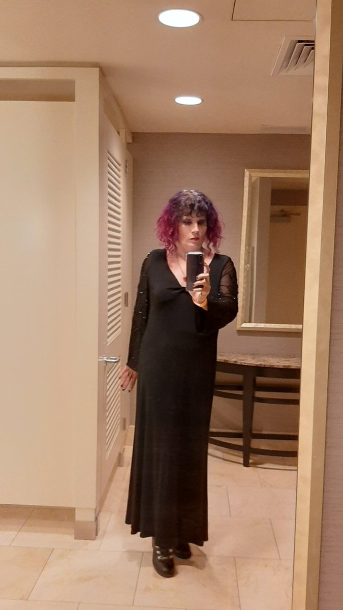 linalinadarling's tweet photo. So last week I got a makeover- makeup only, the messy hair is my fault - and went out. I've been losing weight and love how this dress looks on me. https://t.co/iytHFVsRvt