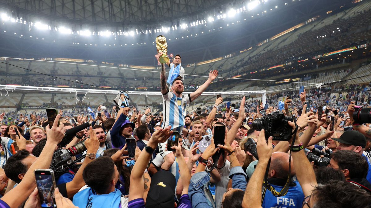 MYUlX's tweet photo. علمت ان البطل سينتصر في نهاية الرواية فاكملت الرواية حينما كان البطل منكسرًا 💙 .. https://t.co/QRIrfqciKF