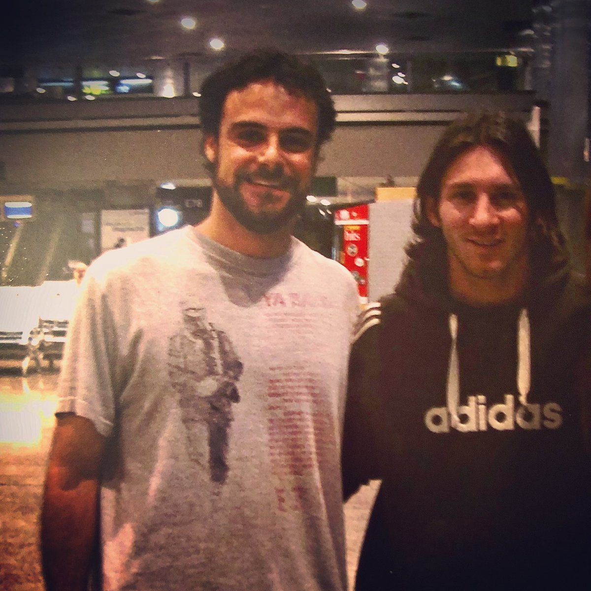 Nissu7's tweet photo. ¿Qué mirás, bobo? 
Si yo ya te lo dije… 😜🇦🇷 

#GOAT #Messi #MundialQatar2022 #ArgentinaCampionaDelMón #LeoMessi #NoHaPlogutNiRes #EnsFemGrans #JoSocElBobo https://t.co/eQblIwhFnK