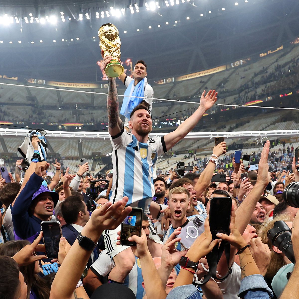 𝐌𝐚𝐫𝐚𝐝𝐨𝐧𝐚 🏆🇦🇷🏆 𝐌𝐞𝐬𝐬𝐢

🥹 36 años después... 

#FIFAWorldCup | #Catar2022