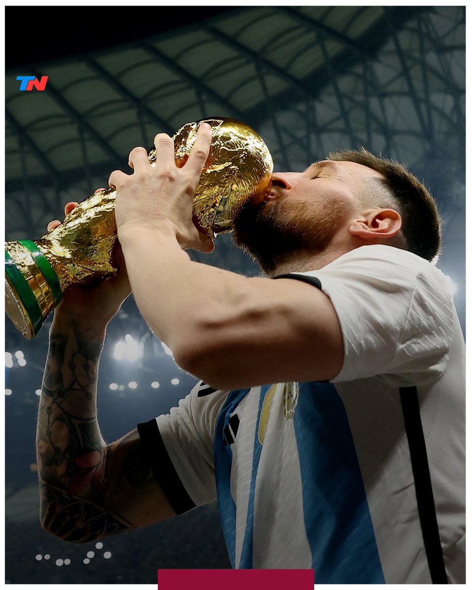 todonoticias's tweet photo. La humildad de los grandes, capítulo mil.
Messi, la Copa y el mundo rendido a sus pies: "Se hizo desear, pero es lo más lindo que hay. ¡Es hermosa! La deseaba muchísimo. Estaba seguro de que Dios me la iba a regalar"
https://t.co/5QIGfYezap https://t.co/hKgvzN3VsL